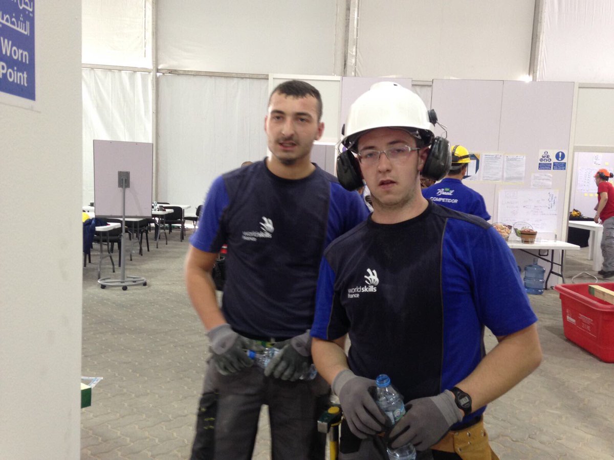 AURAOrientation's tweet photo. Dernier jour de compétition ! Tout peut encore se jouer pour la #TeamFR qui ne lâche rien #WS_AbuDhabi @auvergnerhalpes #ODM2017 https://t.co/kBIkCOnLja