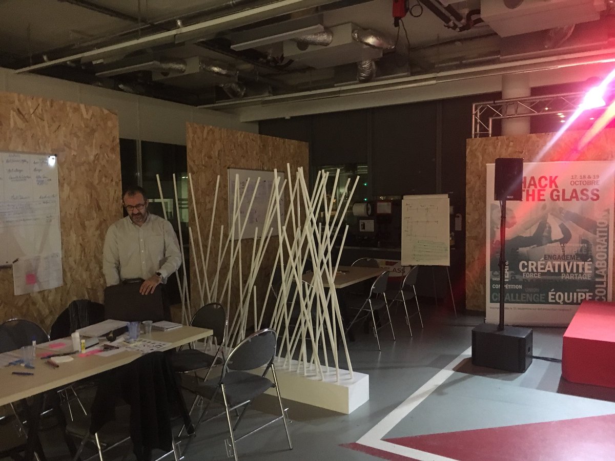svalere's tweet photo. 7:20, Hackathon Jour 2. Les équipes sur le pont @Carglass_France https://t.co/uJI44EH4TU