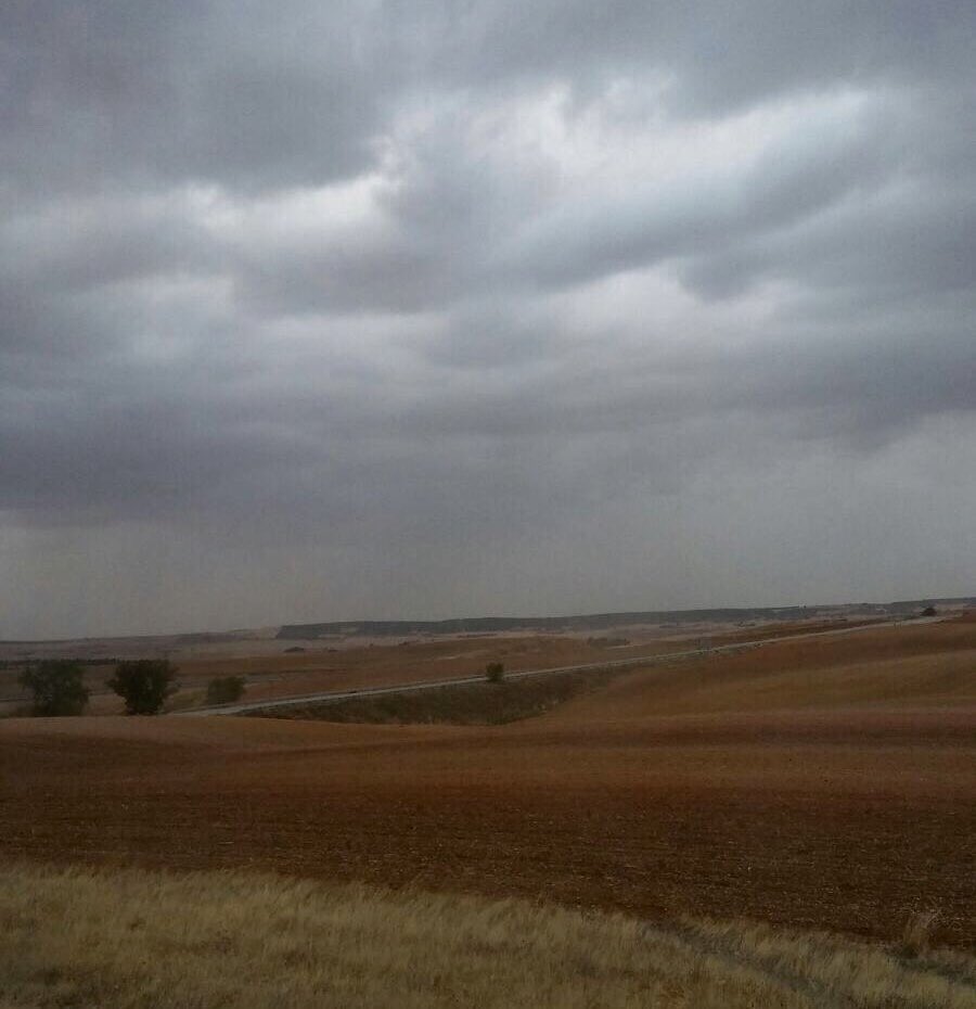 CuencaAsaja's tweet photo. Buenos días. Es miércoles, 18 de octubre. ☁️ Esperamos que estos cielos nubosos permanezcan con nosotros unos días más y que nos dejen 💦 💦💦 https://t.co/LLitYjMmGB