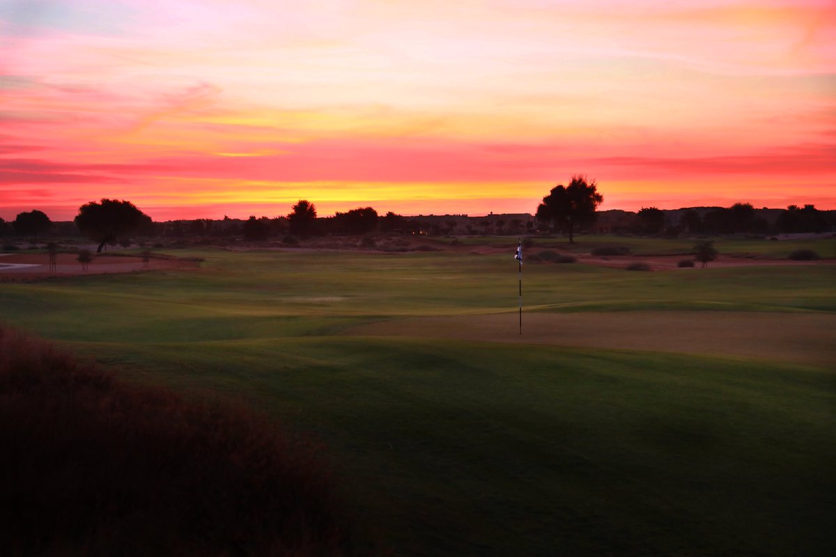 ElliottGraygolf's tweet photo. Cracking sunset @RanchesGolfClub @UByEmaar superb work of @kevinmurraygolf ⛳️🏌🏾🏌🏼♀️🇦🇪 https://t.co/Kh7fscoYnM