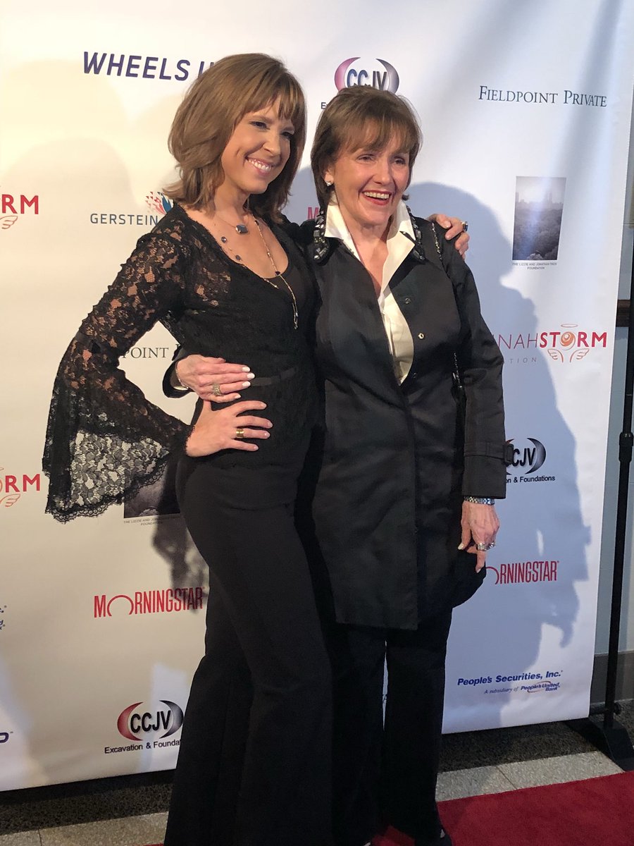 HannahStormESPN's tweet photo. Loved having my mama with me tonight for our big #HSFWaiterNight @hannahstormfdn https://t.co/kCavbg4Dec