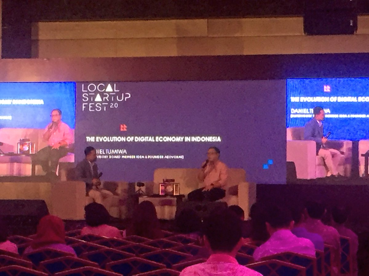 InNath's tweet photo. Dtg ke @LocalStartupID lgsg masuk ke sesi evolusi digital ekonomi nya mas @DanielTumiwa #LocalStartupFest https://t.co/RHQqtqv4TQ