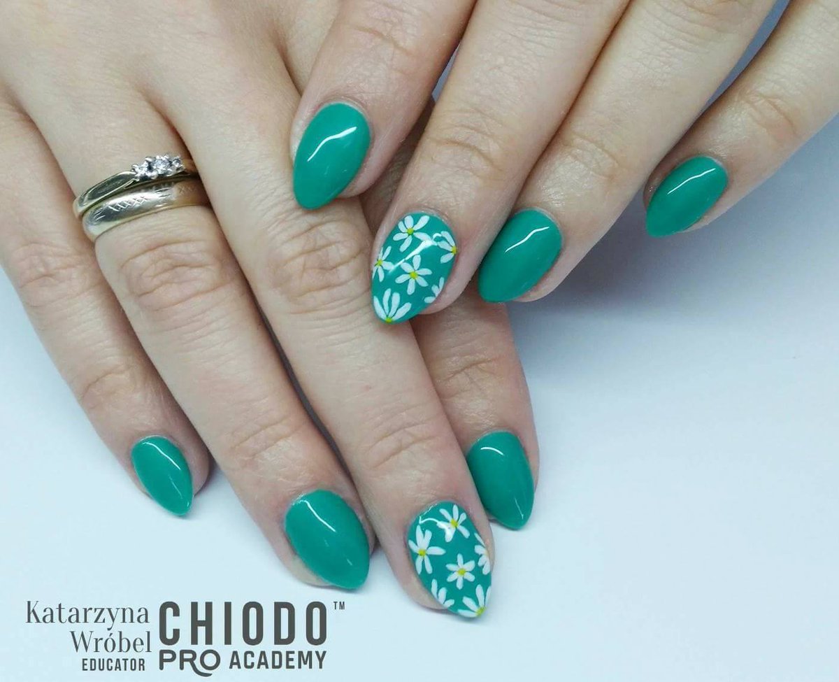 ChiodoPro's tweet photo. Stokrotki 🌼🌼🌼
 ☘ Soft 216 Spring Green
 ☘ Pro 029 Lemon
 ☘ ChiodoPRO Master Prestige White
 Katarzyna Wróbel Educator ChiodoPro
 #ChiodoPRO https://t.co/iQj20n689F
