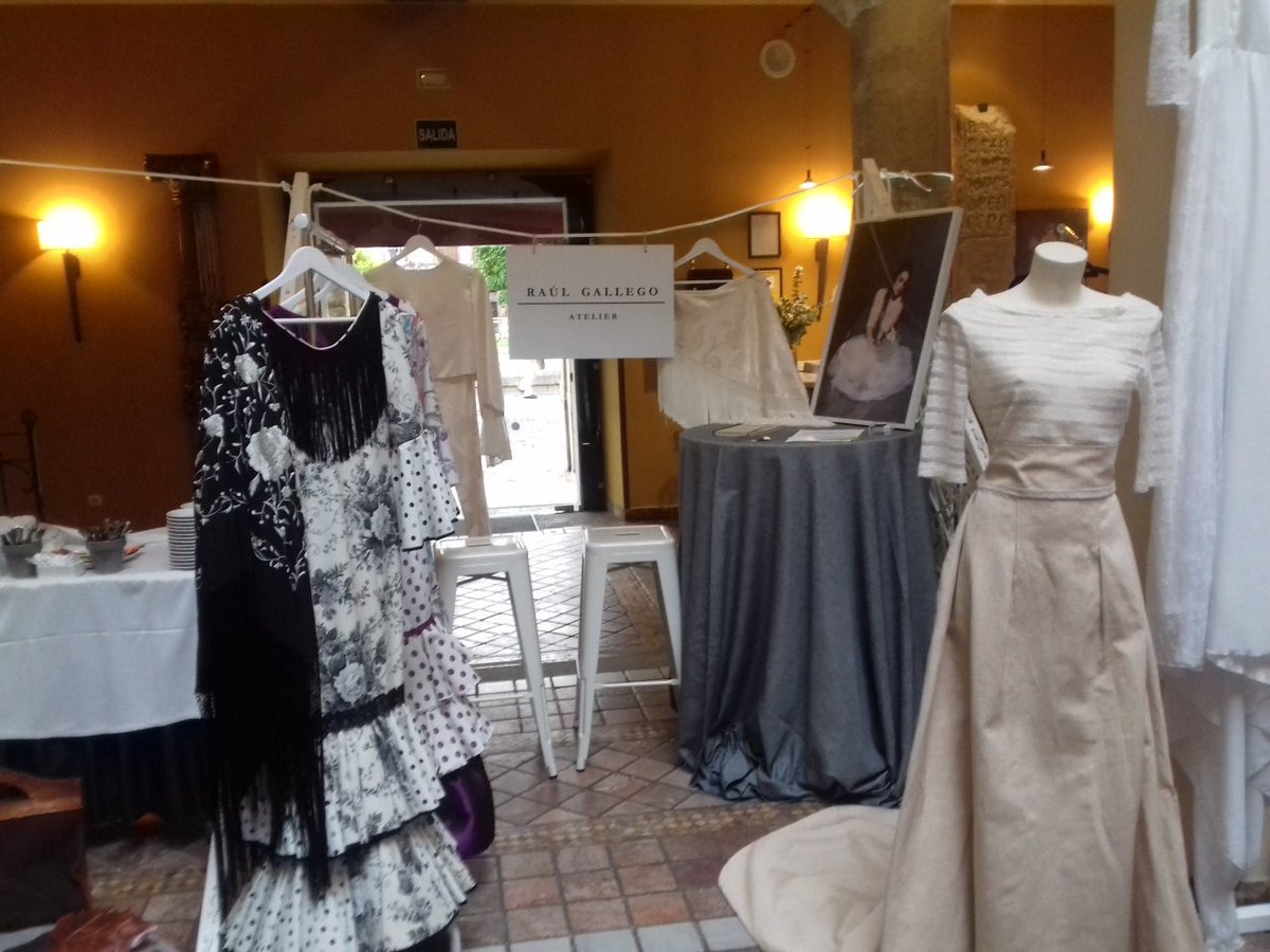 e_avante's tweet photo. Nos ponemos a la #Moda con #marcasextremeñas en #Showroom #Mérida @jmatias1313 @e_avante @Junta_Economia #Importadores #europeos #Reuniones https://t.co/ccurEM8sB1