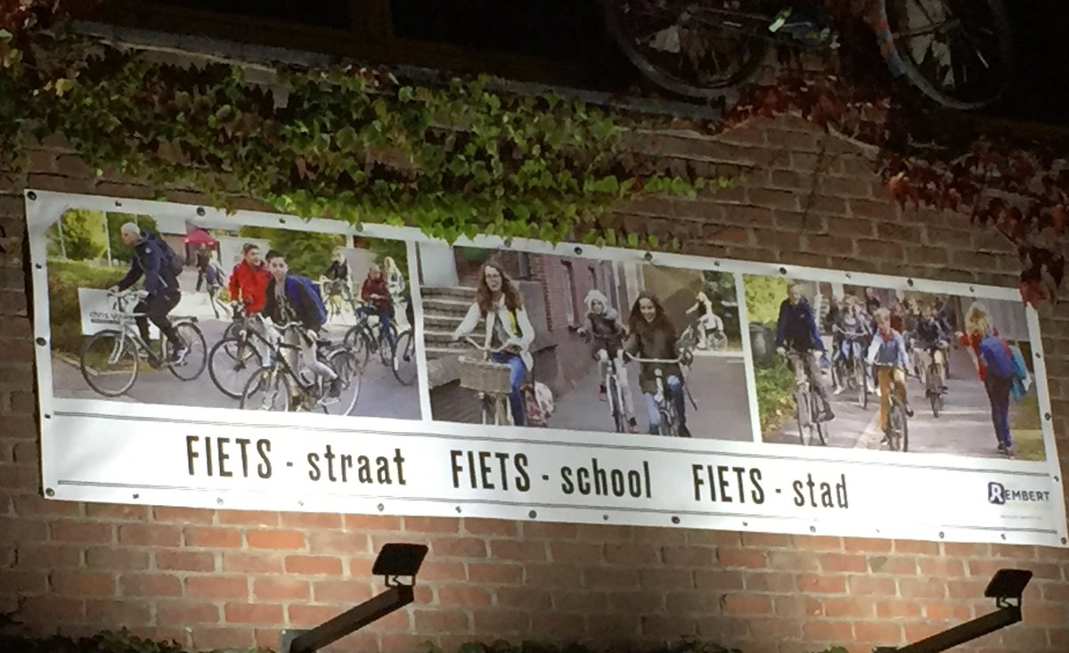 cuvelier_joost's tweet photo. Mooi initiatief @SGRembert. #torhout #levende #fietsstad #sintjozefsstraat https://t.co/TKr9I87PLn