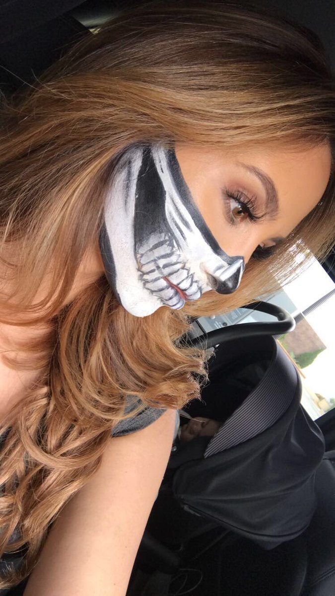 CatherinePaiz's tweet photo. Halloween 2016 😈 https://t.co/Rmzn4G4pvh