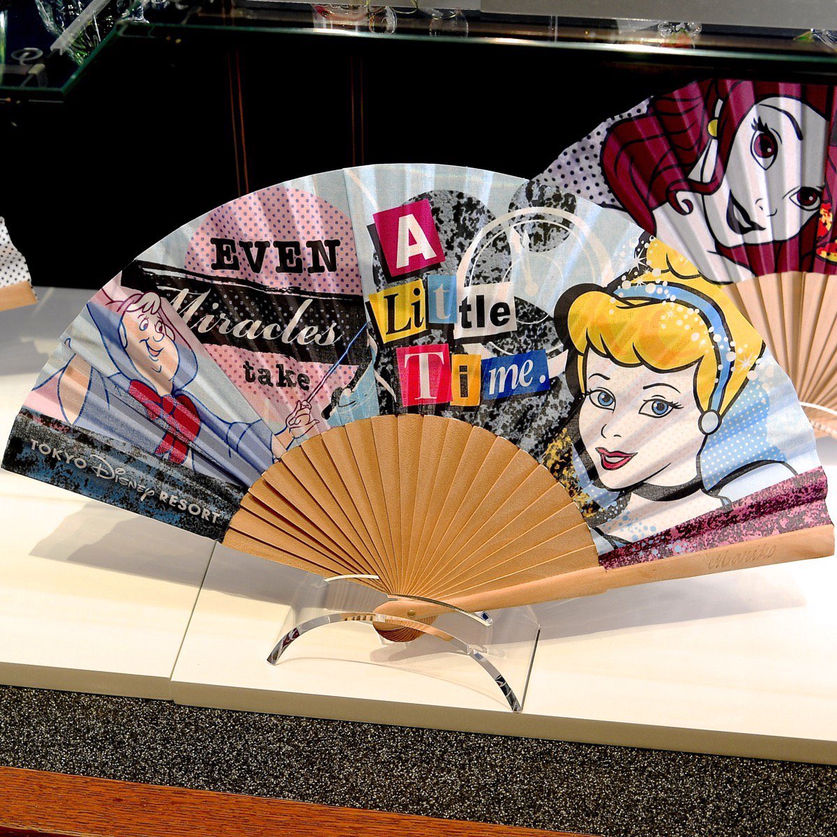 Mezzomikiのディズニーブログ ベル シンデレラ 白雪姫 東京ディズニーリゾート 新作 ディズニープリンセス 扇子発売中 詳しくは T Co 1w9ygkgz9r