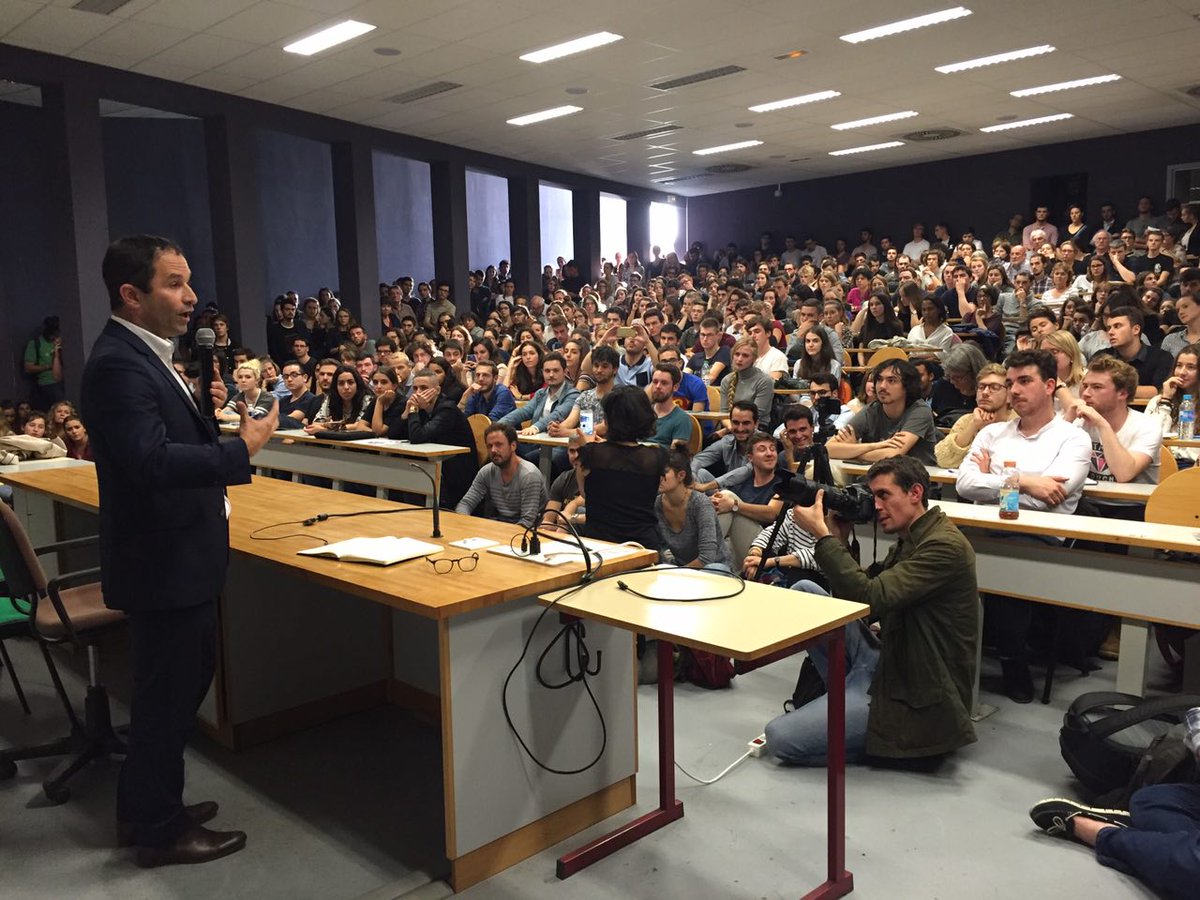 benoithamon's tweet photo. Nous avons débattu du revenu universel d'existence à l'occasion de la conférence organisée par le #M1717 de Nantes. #RUE #Travail https://t.co/IE9bj8Y9LX