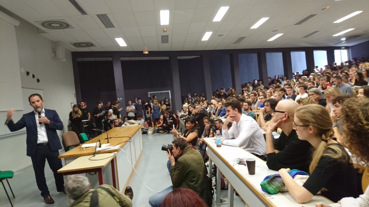 benoithamon's tweet photo. Nous avons débattu du revenu universel d'existence à l'occasion de la conférence organisée par le #M1717 de Nantes. #RUE #Travail https://t.co/IE9bj8Y9LX