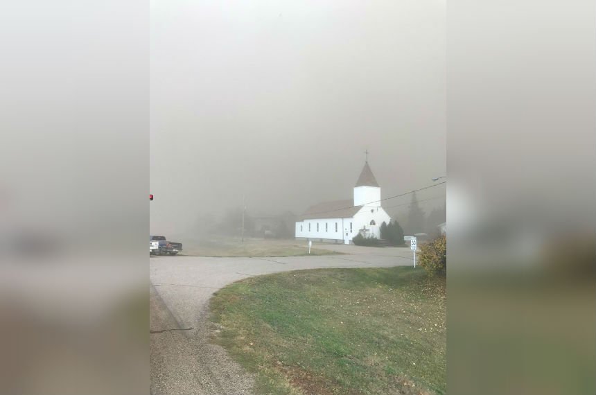 CKOMNews's tweet photo. Evacuees able to head home as of Wednesday morning #Sask #Leader #Burstall #skfire #RMofDeerfork https://t.co/2KjyUDeSqu https://t.co/Osr4qrkJV9