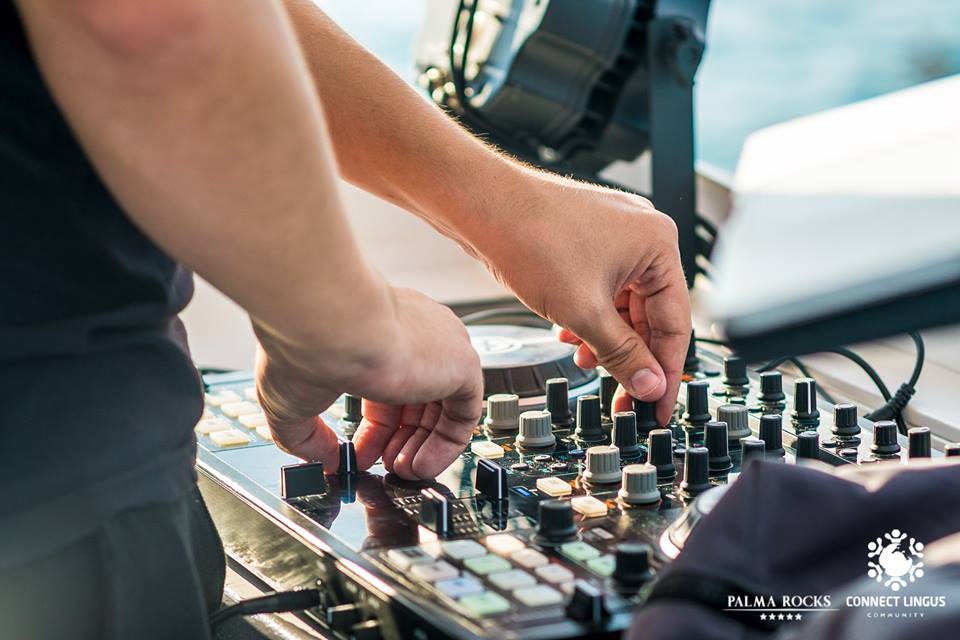 cabajim's tweet photo. It was a really cool place to take pictures! #boatparty in Majorca with @palma_rocks and @ConnectLingus #eventphotography https://t.co/GikM3qbqef
