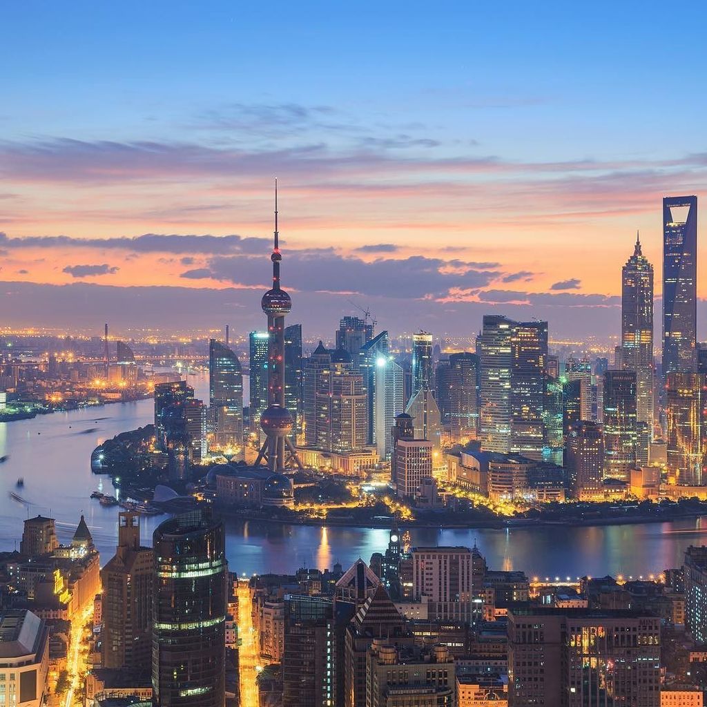 Kimpton's tweet photo. Old meets new in bustling Shanghai. Stay with us in a century-old - and beautifully restored - waterfront oasis. H… https://t.co/cNxY2Wid4y https://t.co/9F8EpqKOpu