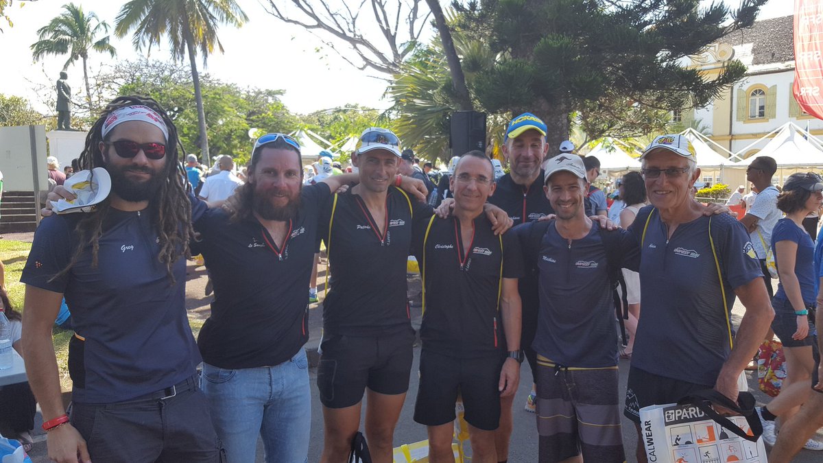 reunionla1ere's tweet photo. Venue tout droit de Dordogne, la team Esprit Run est prête pour le départ du #GrandRaid ! https://t.co/cpUnbyJFaM