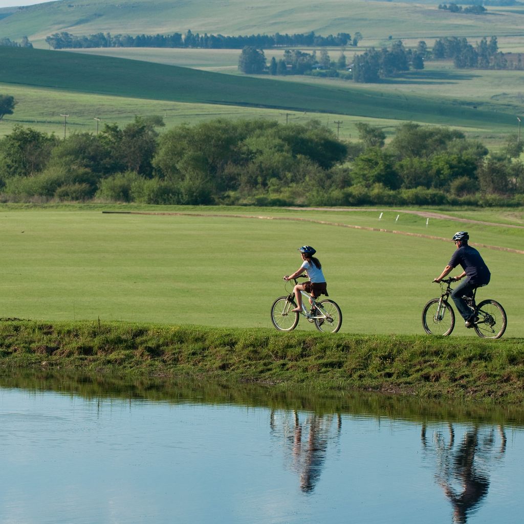 oaklandsZA's tweet photo. A great family habit is to spend one on one time with your kids. At Oaklands, you can do just that.  
#Drakensberg #Oaklands #FamilyFriendly https://t.co/dtzbWPHHXT