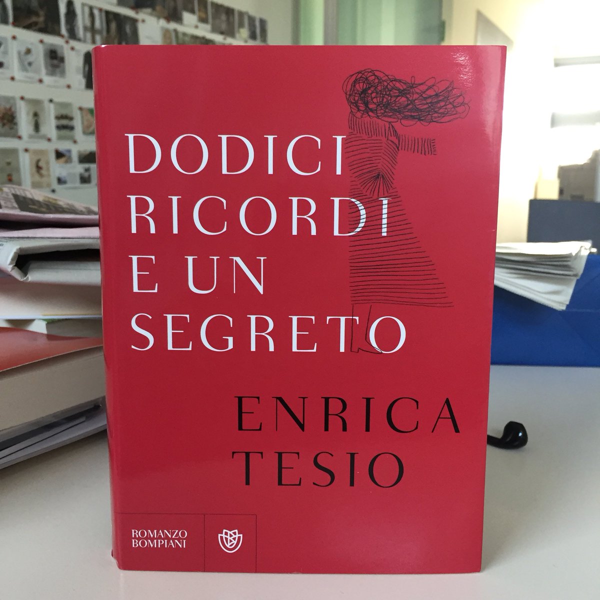 CheliPietro's tweet photo. Come (non) farsi pungere dalla memoria su Amica.it racconto #dodiciricordieunsegreto di #enricatesio @BlogTiasmo https://t.co/whevWksN3g https://t.co/iUwsKA98Hc