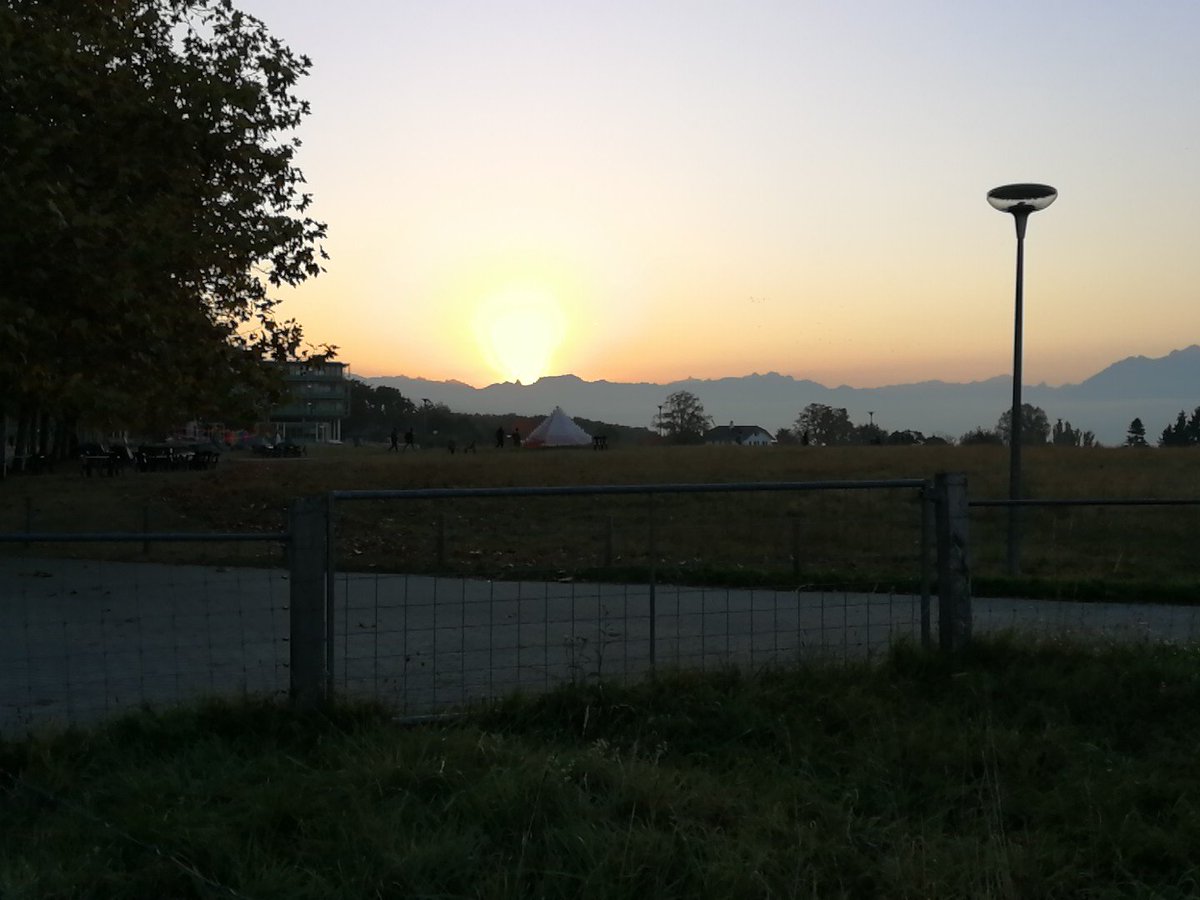 RobinHoodTV's tweet photo. Une belle journée s'annonce ! @unil #unil #Switzerland https://t.co/HIPlxB3usR