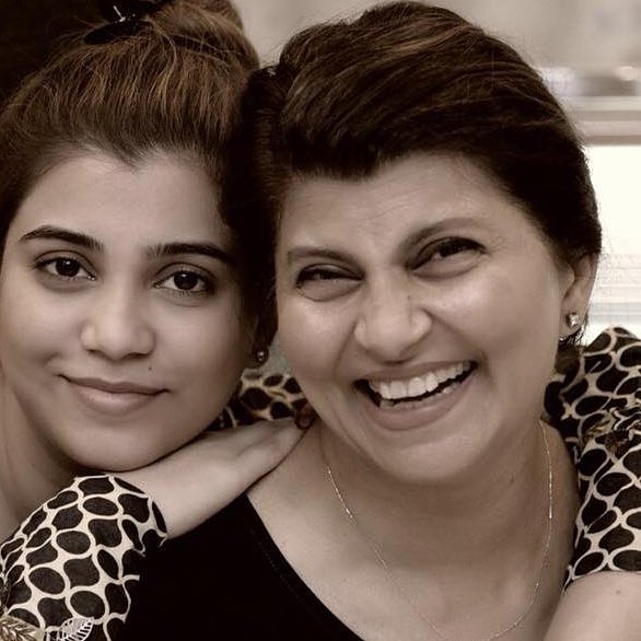 SocialDiaryMagz's tweet photo. A real beautiful click of #RubinaAshraf and her daughter!#naturalpic #momdaughtertime  #ultimaterelationshipgoals #socialdiary @ashrafrubina https://t.co/5qX97Npuv3