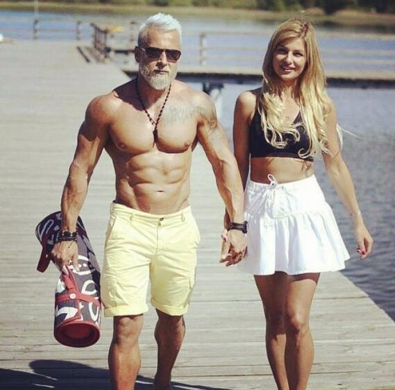 singledatingapp's tweet image. Want to find #millionaire #singles?Take a try &amp;gt;DateAMillionaire.org  
🌹IOS: app.appsflyer.com/id967177414?pi… …
🌹Android: app.appsflyer.com/com.millionair… …