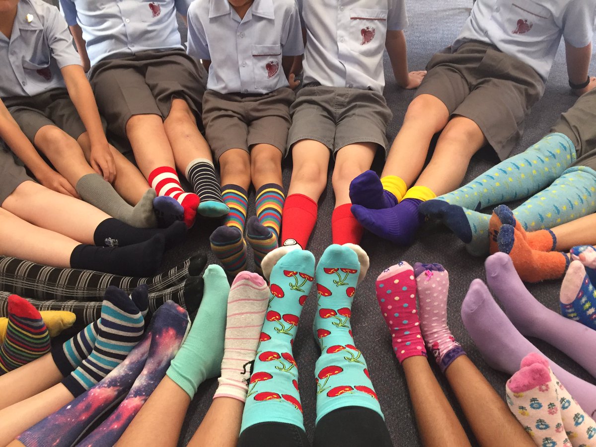 OLHCdow's tweet photo. Crazy sock day! https://t.co/fQ0ZAKjRNq