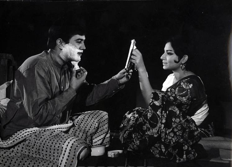 FilmHistoryPic's tweet photo. ज़िंदगी का सफ़र है ये कैसा सफ़र, कोई समझा नहीं...

(1970) "An all-time classic. Sterling performances &amp; Music remains paramount to 'Safar'” https://t.co/9qwH0uEszK