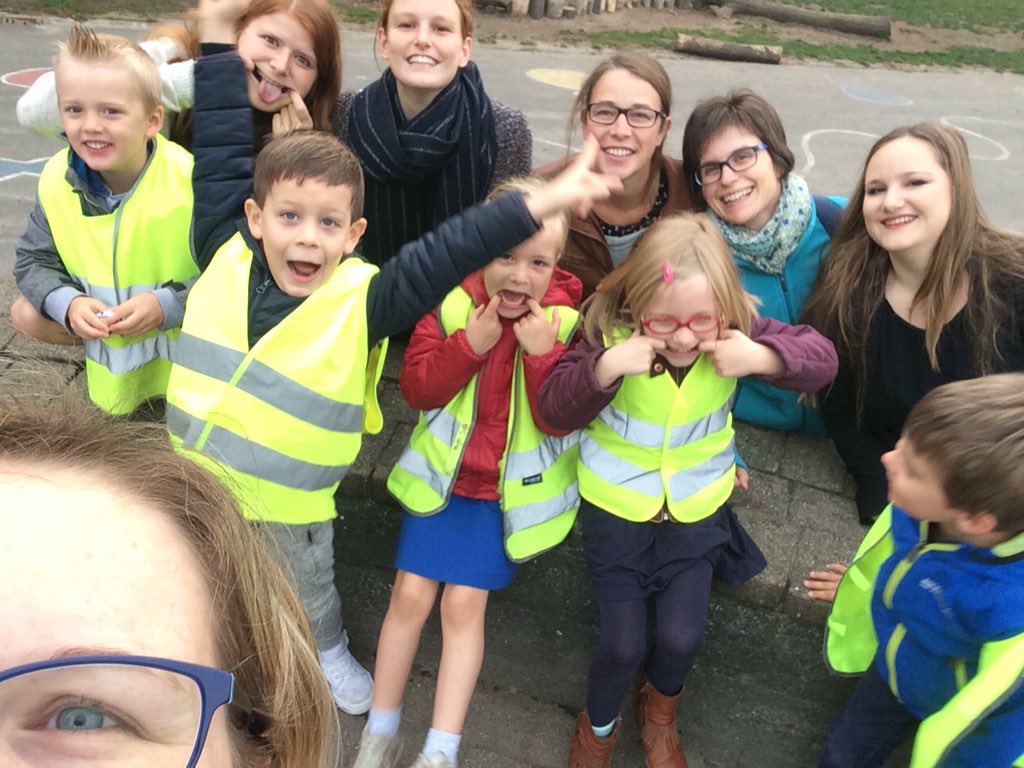 Eliendk7's tweet photo. @PenOArteveldehs In volle actie . Leergroep4 https://t.co/TaQM5fU39Q