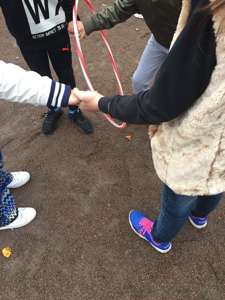 ElnaSvensson's tweet photo. Samarbetsövningar år 4 #Villanskolan #värdegrund #livskunskap https://t.co/S76ZrPHrQg