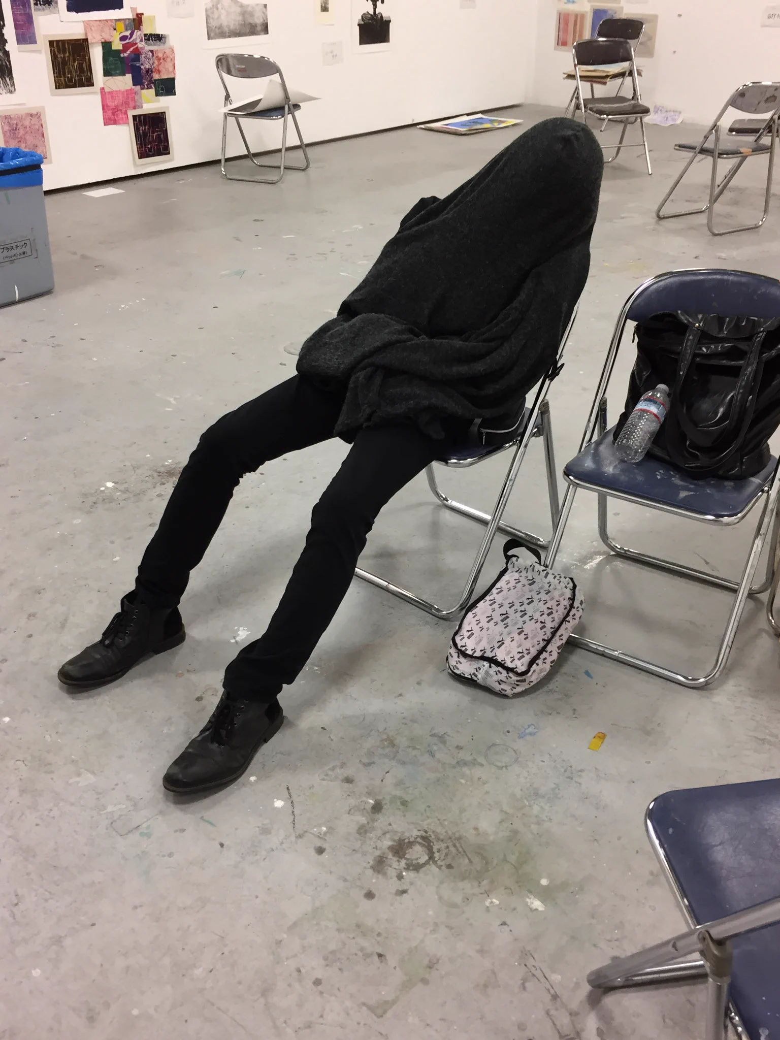 おつかれさまです。美大生の睡眠がヤバイｗｗｗこれもある意味アートかもｗｗｗ