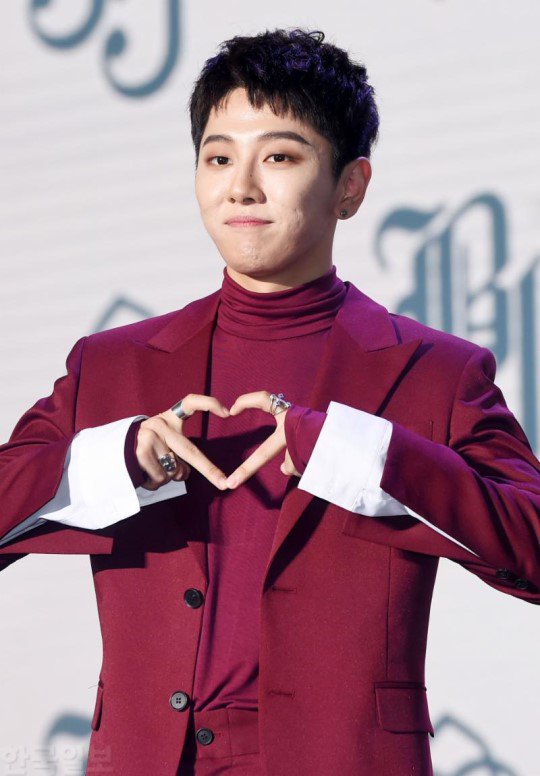 theseoulstory's tweet photo. JBJ Taehyun: I met with Wanna One Ha Sung Woon recently &amp; acknowledged him as a senior since he debuted first 😂 https://t.co/BAoDCYgCxl https://t.co/K3s3TDIdNP
