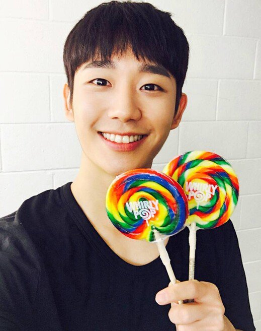 TheDramaKorea's tweet photo. Jung Hae In : Umur 30, muka 13 tahun. Saking kiyowo-nya minta banget di namjachingu-in. https://t.co/COhtfHLy0t