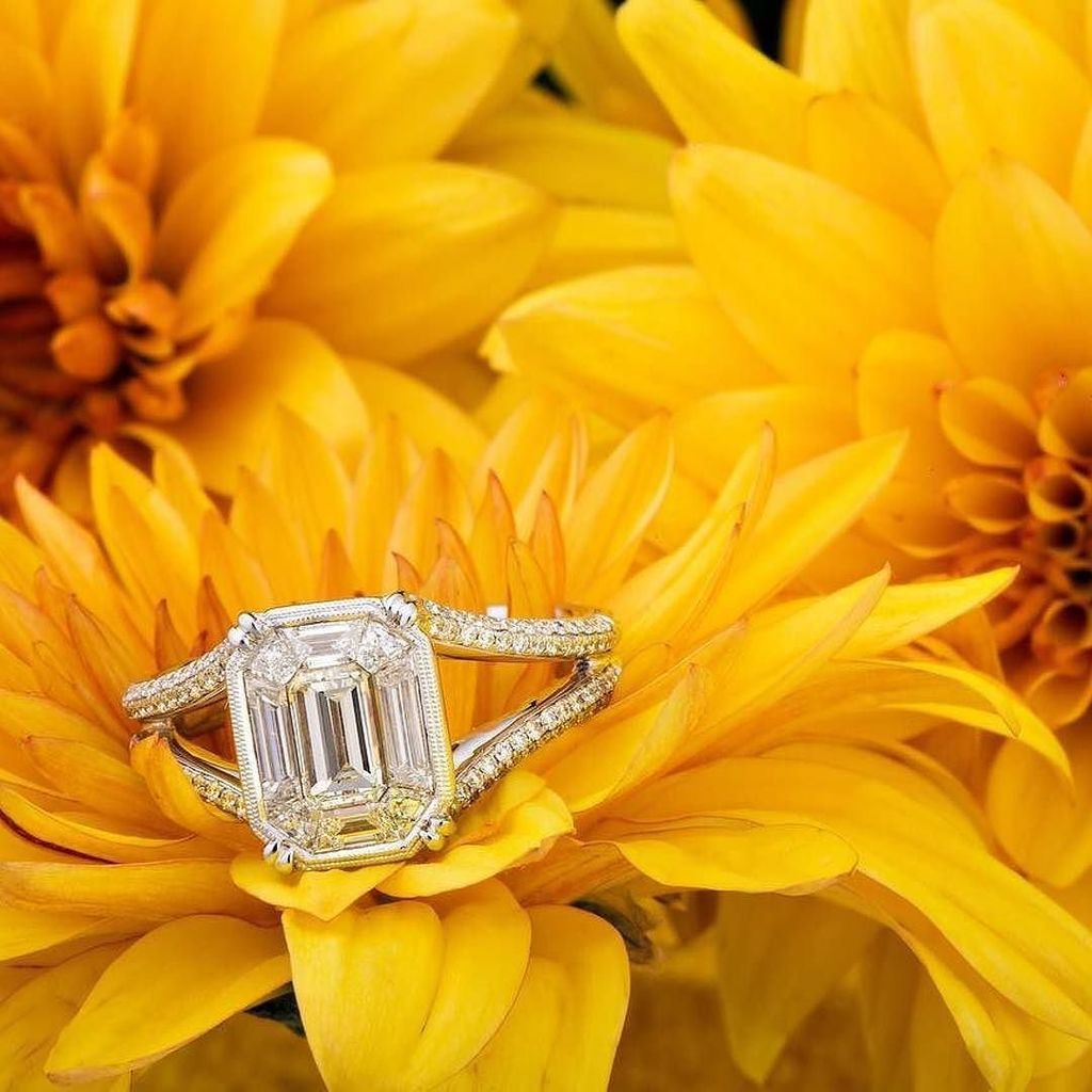 Beautiful shot by <a href="/masonjeff/">Jeffrey Mason</a>
・・・
Shooting some <a href="/simongjewelry/">Simon G. Jewelry</a> with flowers from @thimbleberryhouse
.
.
.
#flowers … instagram.com/p/BaYWqKkF6MN/