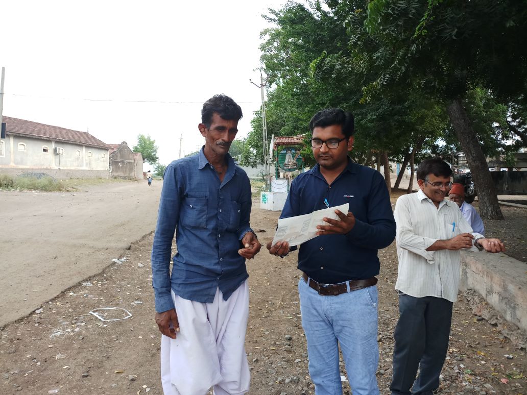 ElectionAmreli's tweet photo. vvpat સ્ટીકર જાગૃતિ મુ.ભંમર, તા.સાવરકુંડલા https://t.co/Y9eWyuXIST