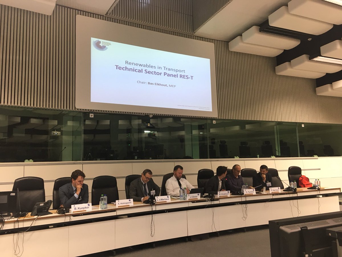 HinrichsRahlwes's tweet photo. @BasEickhout opening day 2 of #AHLEC2017 session on #renewables in #transport @EREFEU @EUFORES_EU https://t.co/yx5EqxJcvq