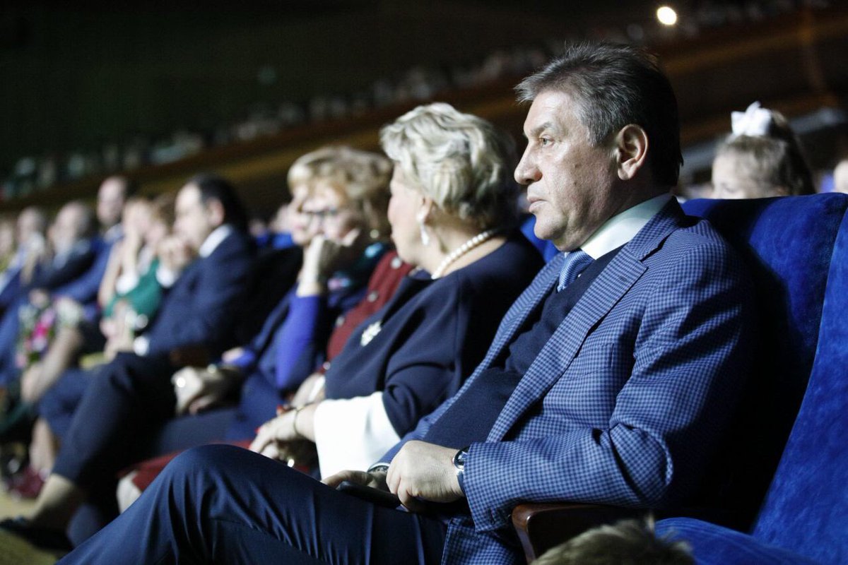 VladDTSZN's tweet image. Мэр Москвы в Кремле наградил лауреатов городской премии «Крылья Аиста» за личный вклад в жизнеустройство детей сирот.