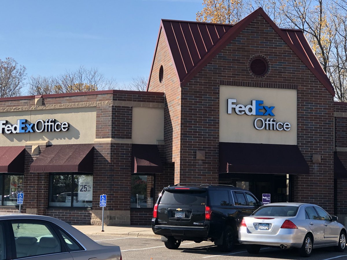 FieldTheoryHemp's tweet photo. @FedExOffice person in Woodbury MN impressed us with her hemp knowledge!  Enjoy your free bag of Hemp Hearts.  #BringHempToLife https://t.co/ixaQqhlgej