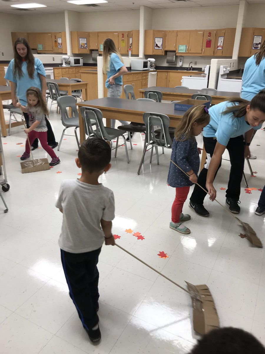 FhsLittleEagles's tweet photo. Raking leaves for #socialscience & searching the leaf pile for matching upper/lowercase letters for #language ππ #EarlyEd #ECE #funinthefall https://t.co/hUq7yePeqS