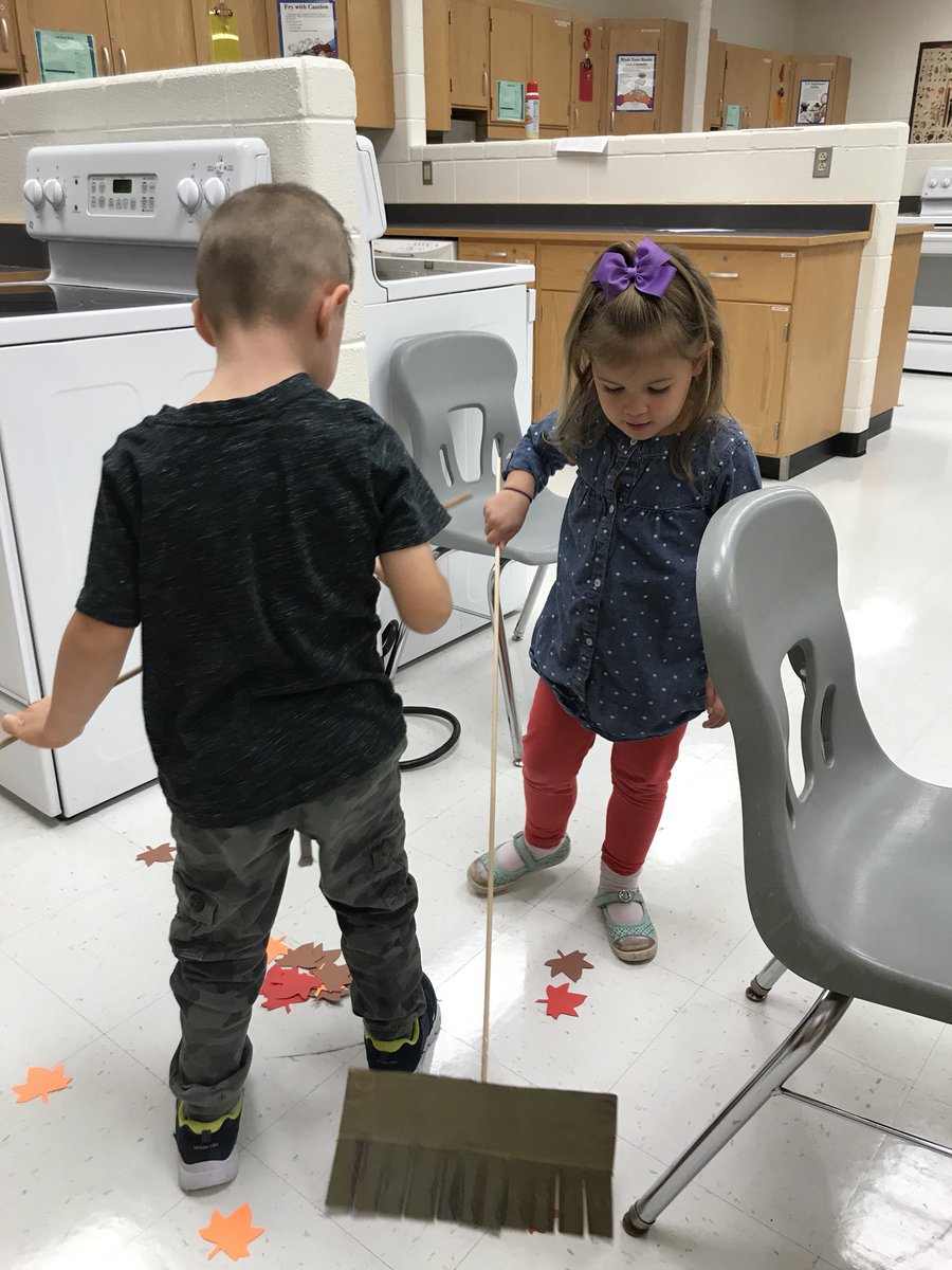 FhsLittleEagles's tweet photo. Raking leaves for #socialscience & searching the leaf pile for matching upper/lowercase letters for #language ππ #EarlyEd #ECE #funinthefall https://t.co/hUq7yePeqS