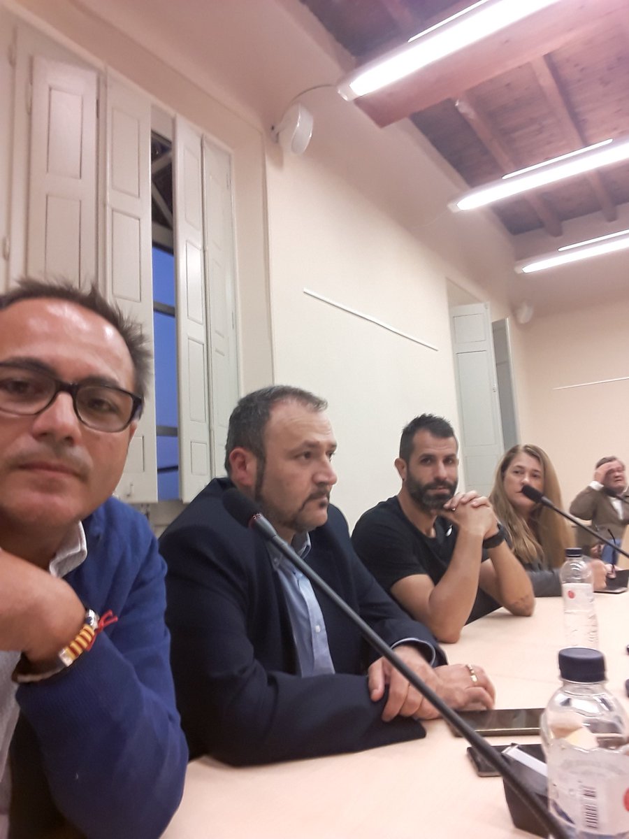 pdcelbruc's tweet photo. Avui ple extraordinari urgent @AjElBruc @pdcelbruc @GalvanRafel @hucsimilia Pau i Àlex. https://t.co/JHMLDwpUKV