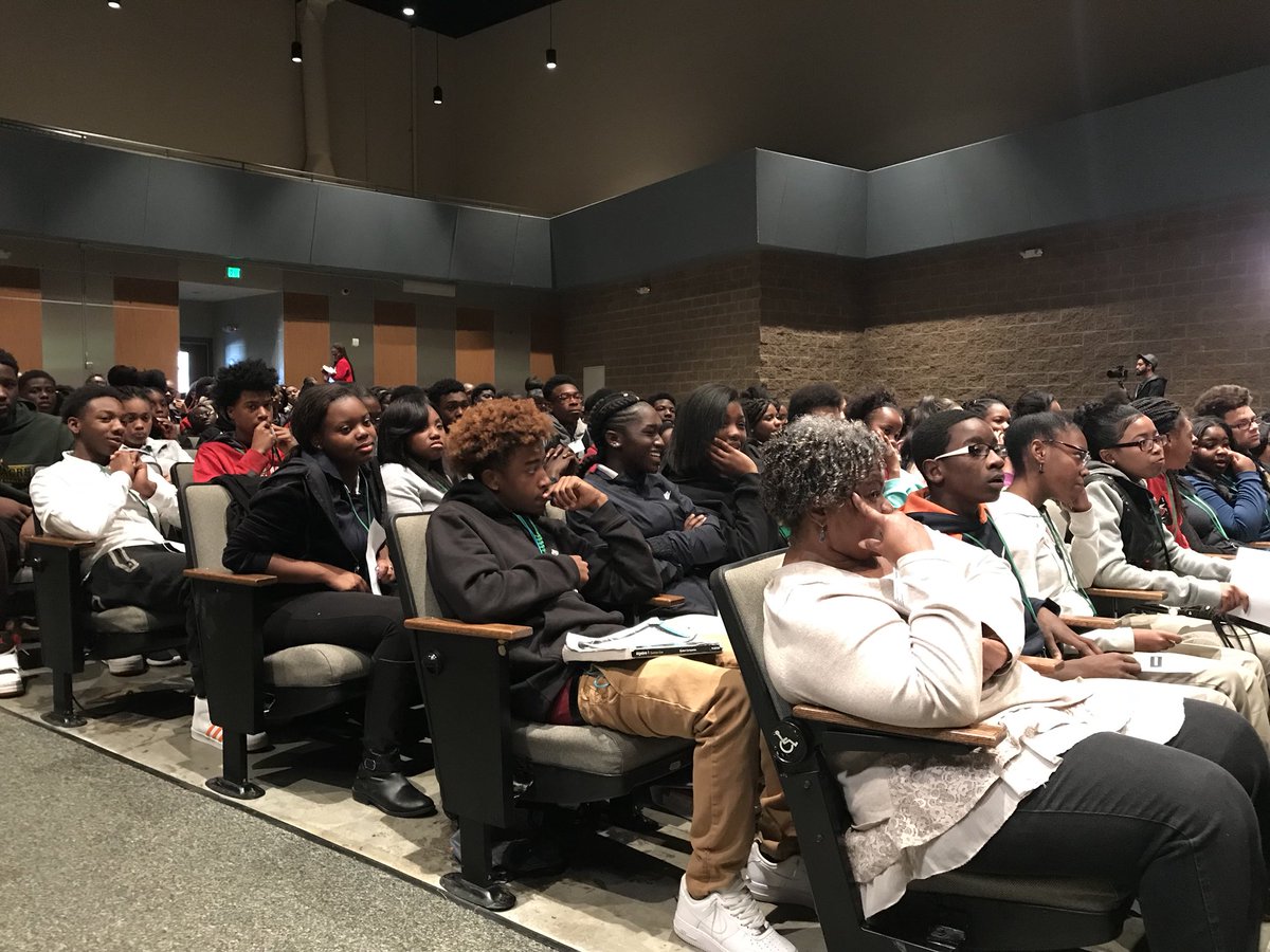 drmysavage's tweet photo. @gearupbham CelebratesCollegeWeek at #JacksonOlinHighSchool with @agents4teens JO’s Freshmen now have agents #GEARUPWorks https://t.co/ZncbBZV1wm