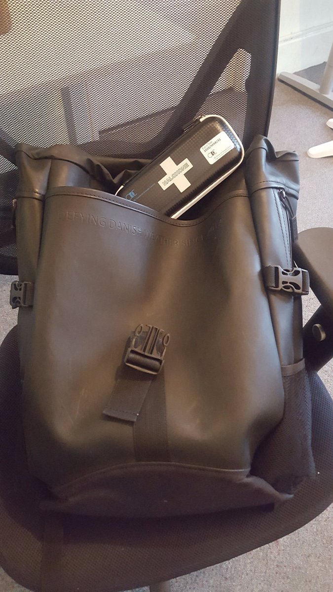 Last night the good folks at <a href="/MegaphoneMag/">Megaphone Magazine</a> &amp; <a href="/vancouverops/">OPS</a> got me set up w #narcan. Get trained too: eventbrite.ca/e/how-to-save-… #overdosecrisis