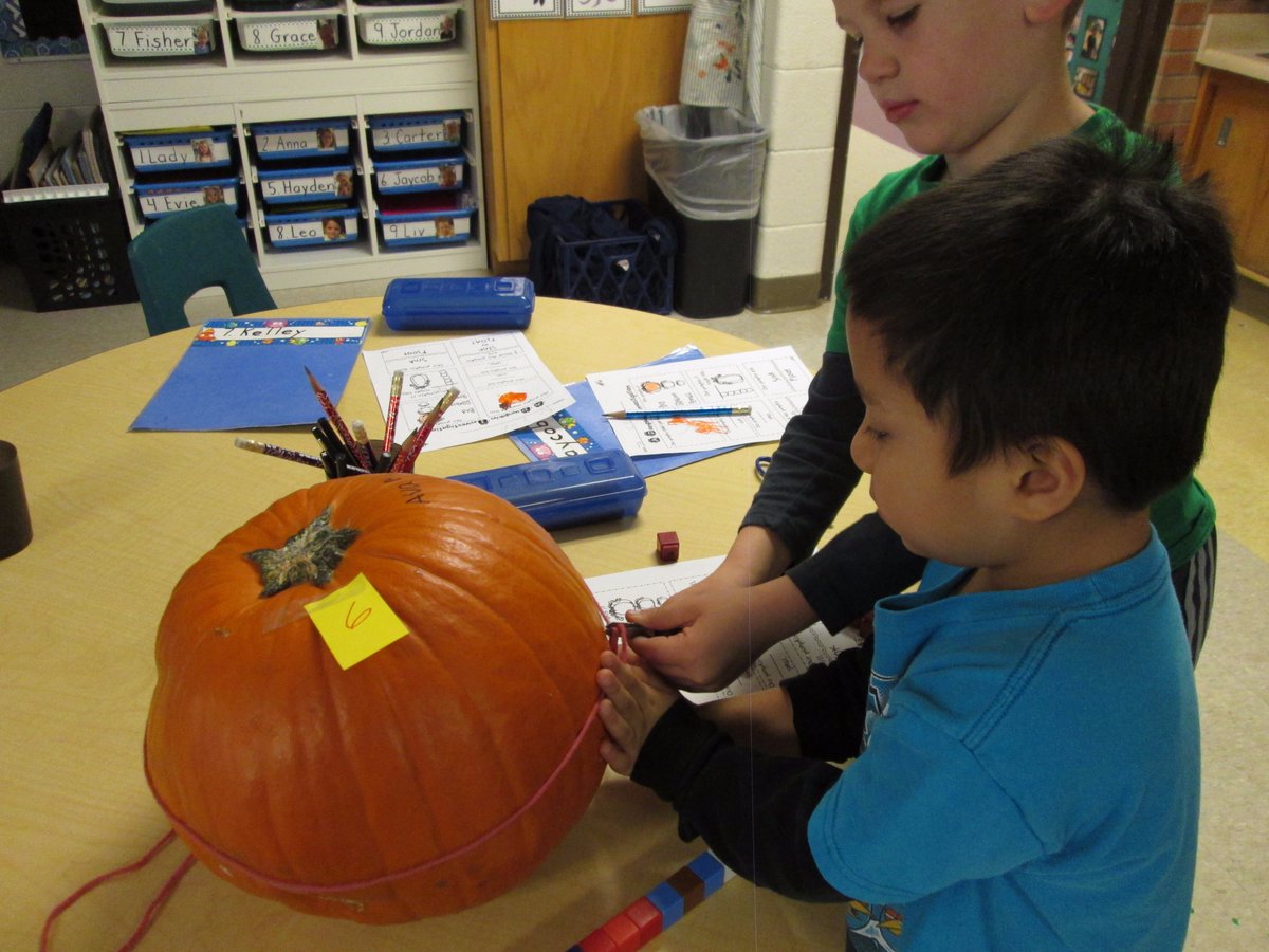 AKinderPlace's tweet photo. Pumpkin math #amkinder #pumpkinmath https://t.co/5xguT2mPHM