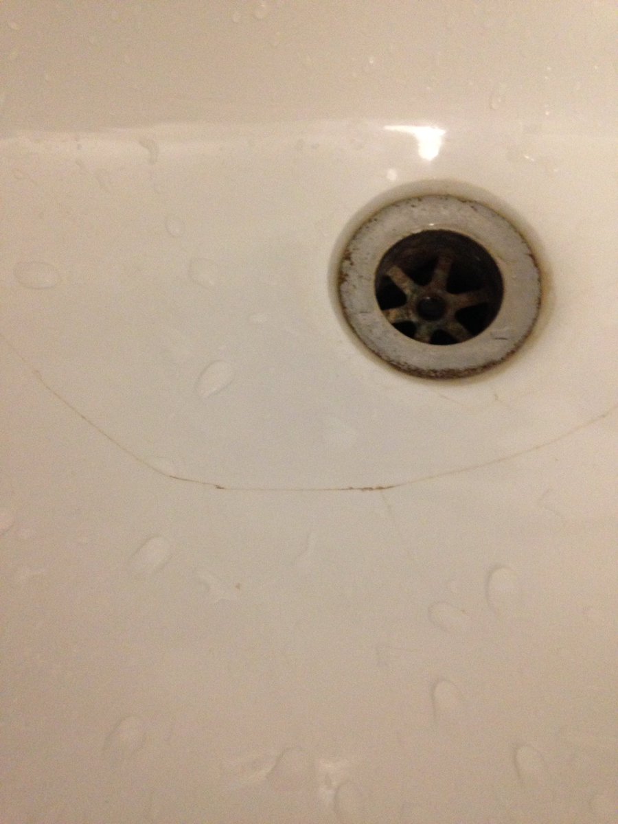 smudge7072's tweet image. @BritanniaLtd awful hotel, awful service, no response to letter or email #cleanme #norbreckhotel #needmoneyback #noseaview