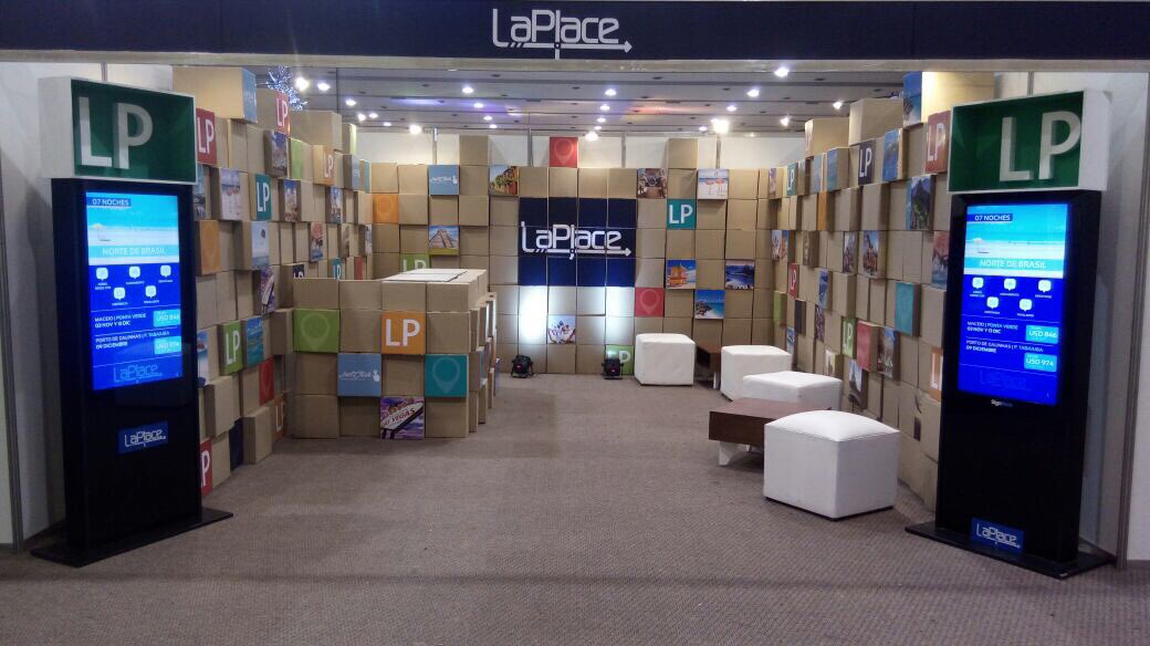 Basic totem #Signboox presentes en el stand de #Laplace #workshop #travel #acvc 🌎✈️✨ #digitalsignage
