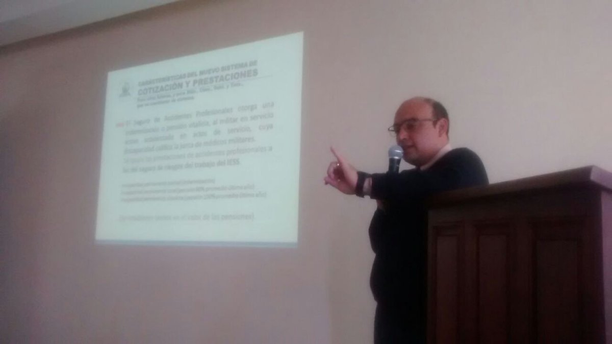 ISSFA_ECUADOR's tweet photo. Continuamos con #CharlasISSFA 📖
Personal de @FFAAECUADOR de COIMC reciben conferencia sobre los beneficios del Instituto. https://t.co/qi1Al09NJn