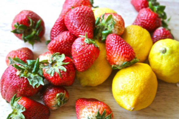 watermullinn's tweet photo. Did you know lemons have more sugar than strawberries? The acid in the lemons masks the sweetness of the sugar! #googleimage #sneakysugar https://t.co/kJNEOBfDtm