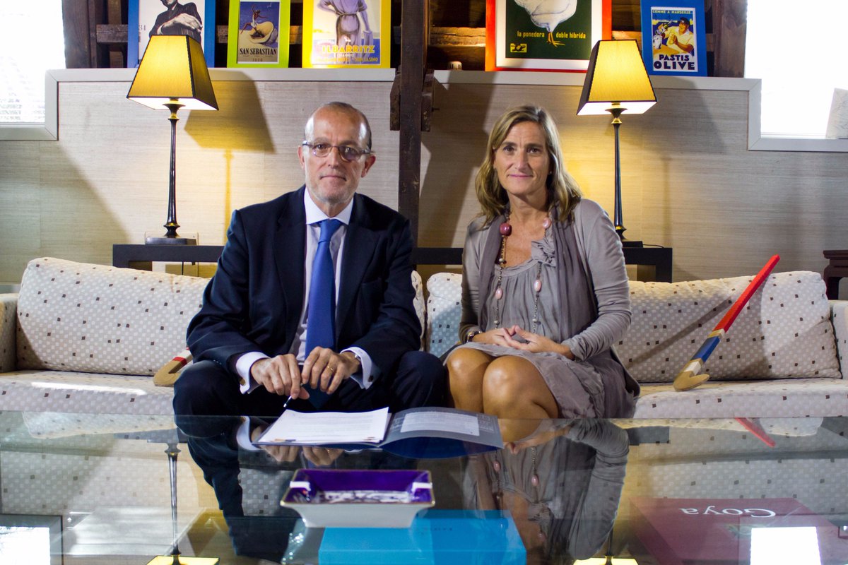 PONSescuela's tweet photo. PONS Escuela de Negocios y @RFEH, unidos por la formación y la empleabilidad de los deportista https://t.co/0eeKojSgqO #MasterRepre https://t.co/VVk5cE0NZ6