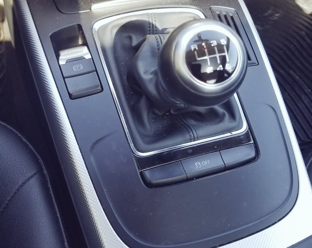SurayaMarsh's tweet photo. @FreelanceGeek1 the best feeling in the world.... #manualShift #6Speed https://t.co/UVAkreVjcc
