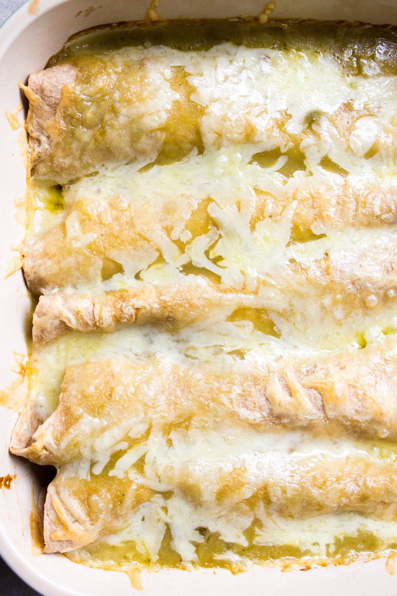 thefoodwright's tweet photo. {NEW!} Lightened-Up Creamy Green Chile Chicken Enchiladas https://t.co/6N6Fjeg83v https://t.co/EuObLgI3q3