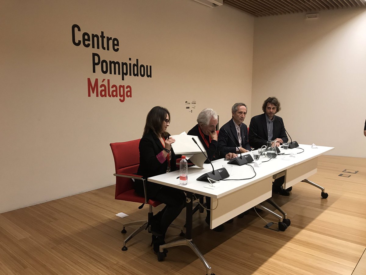 cpompidoumalaga's tweet photo. Comienza el encuentro con el público del artista #DanielBuren en el auditorio del @cpompidoumalaga . ¡Muchas gracias a todos por venir! https://t.co/YT7msEUrNS