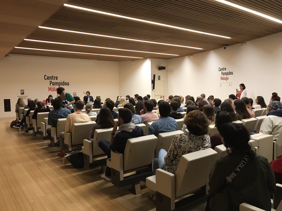 cpompidoumalaga's tweet photo. Comienza el encuentro con el público del artista #DanielBuren en el auditorio del @cpompidoumalaga . ¡Muchas gracias a todos por venir! https://t.co/YT7msEUrNS