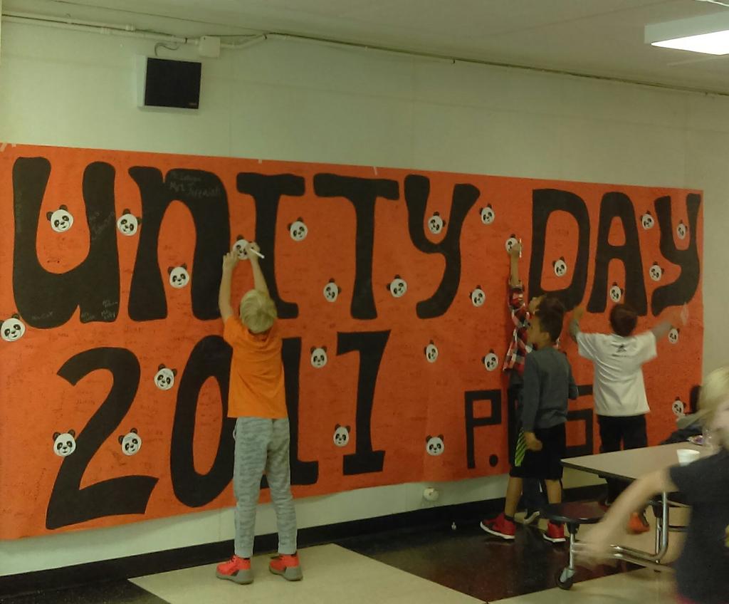 shoffman5327's tweet image. PES students and staff "signing" strong in support of Unity Day. #PESAllKidsCan #Unity day @PboroElementary